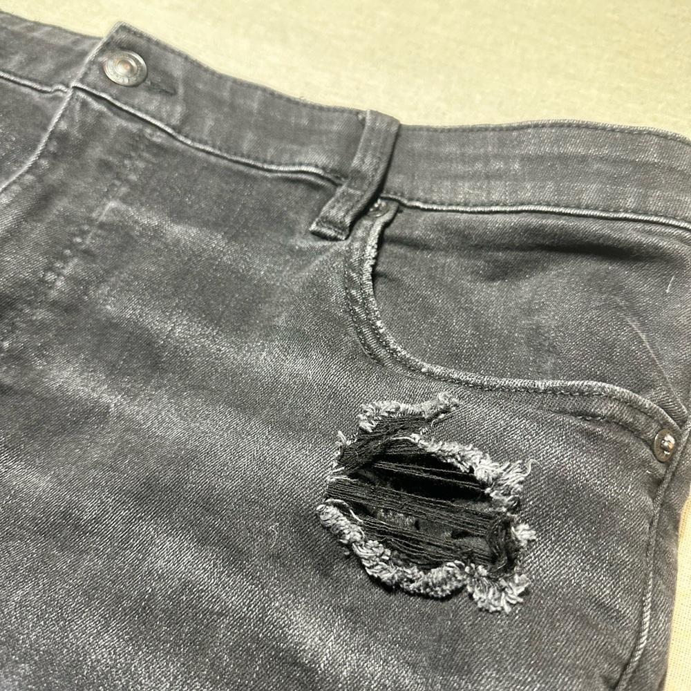 American Eagle Black Distressed Stretch Denim Shorts Size 20